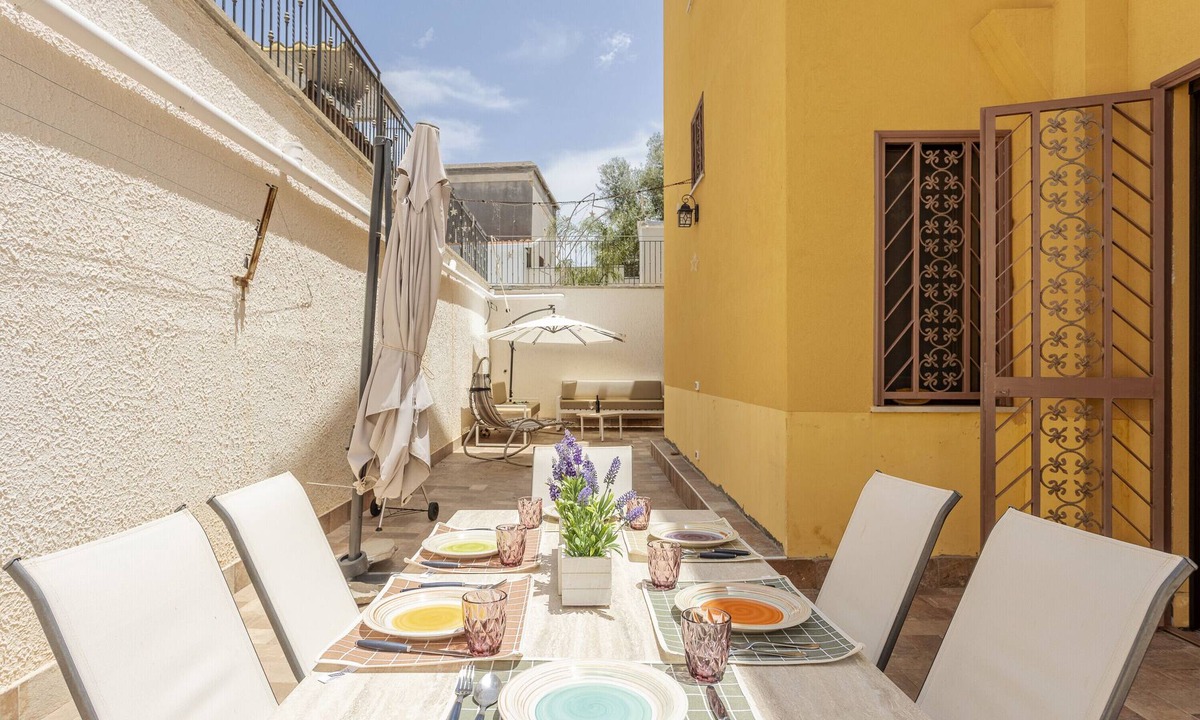 Mondello Apartment | Apartment 'Villa Mutolo' with Mountain View, Wi-Fi and Air Conditioning