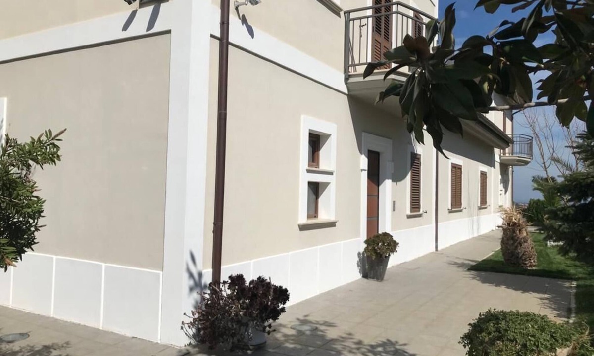 Corigliano Calabro Villa | Apartments in villa with garden