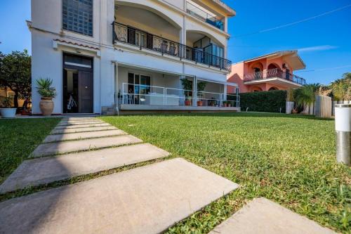 Avola Apartment | Appartamento in villa-giardino-50 m dal mare