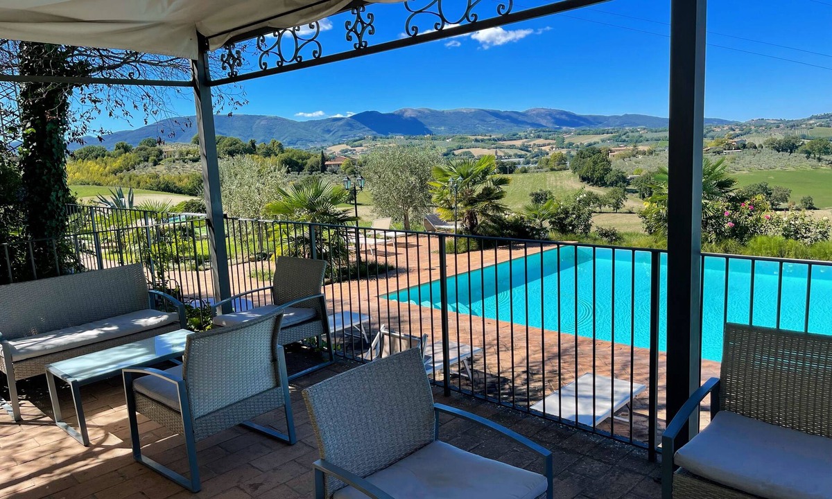 Spoleto Villa | Apt 2 in Spoleto Stunning grounds Panoramic views all around you! Sleeps 4
