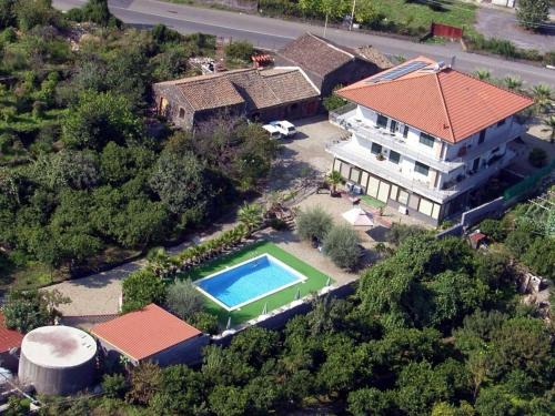 Santa Venerina Apartment | Apt Villa for families