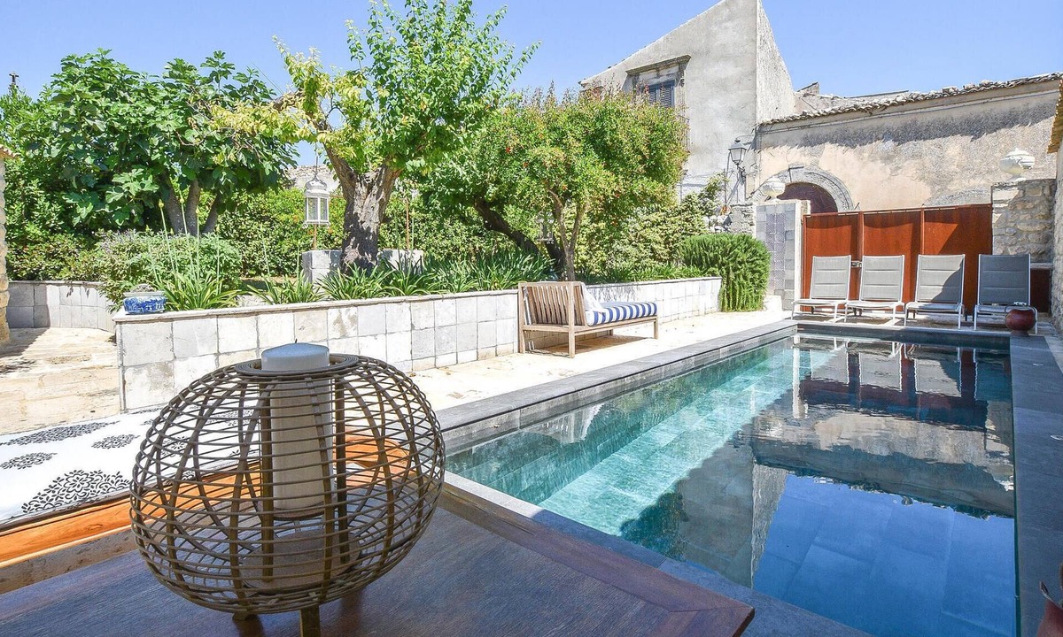 Palazzolo Acreide Historic Centre House | Awesome Home in Palazzolo Acreide With 4 Bedrooms, Wifi and Outdoor Swimming Pool