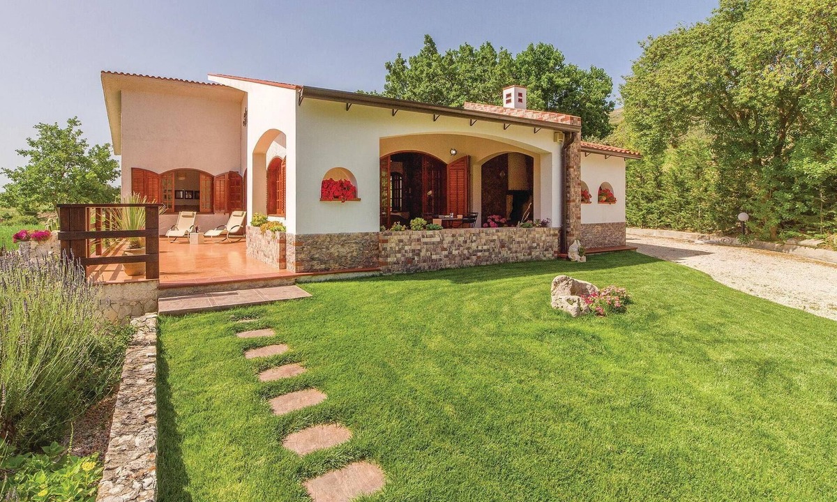 Sambuca di Sicilia House | Awesome home in Sambuca di Sicilia with WiFi