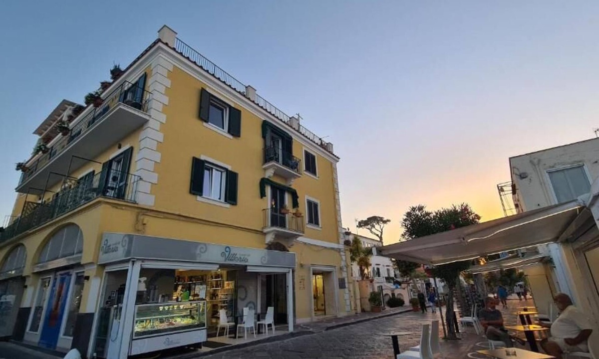 Ischia Porto Hotel | B&B La Piazzetta