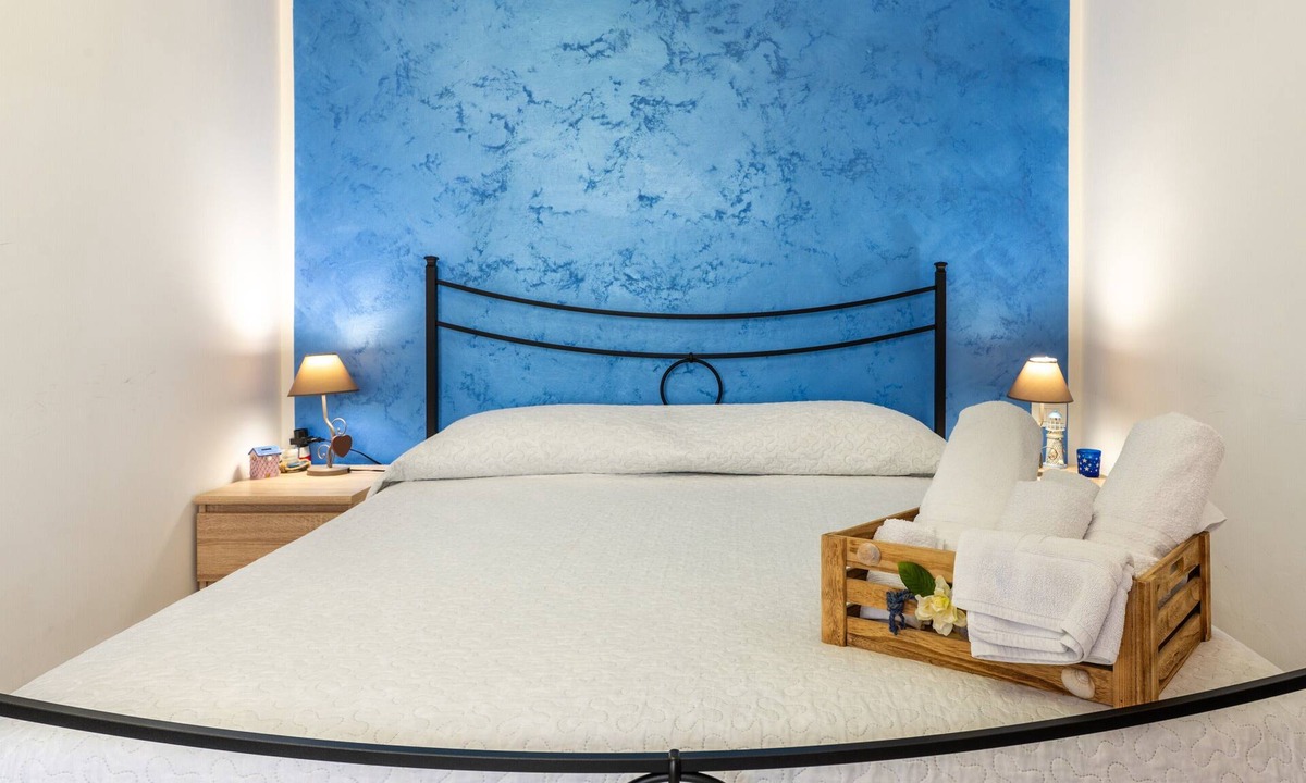 Porto Empedocle Apartment | B&B Nodo Francescano - Blue Room with Balcony, Wi-Fi and Air Conditioning