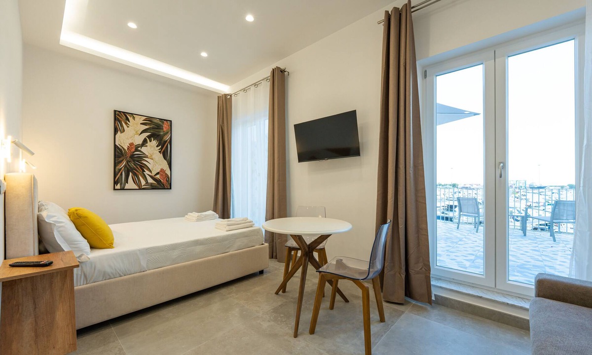 Bacoli Apartment | Baia Flegrea Meublè - Deluxe Suite with terrace