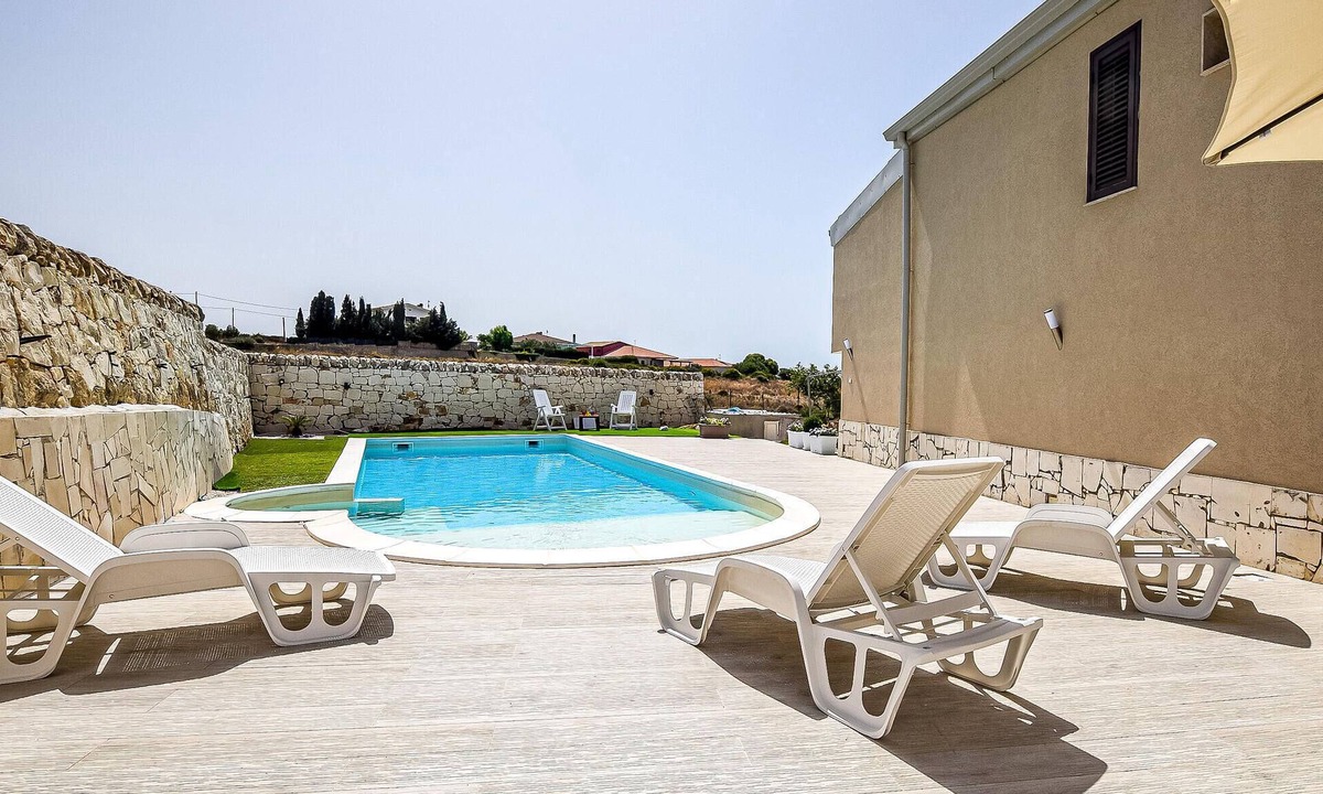 Ragusa House | Beach front home in Ragusa