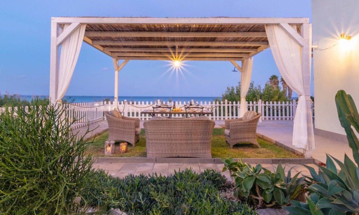Noto Villa | Beach Front Villa 1 - sea view