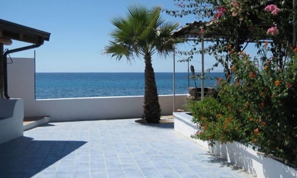 Galliciano House | Beach House Undiscovered Paradise