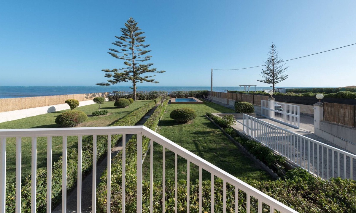 Marina di Modica Villa | Beachfront property with garden, pool and splendid sea view