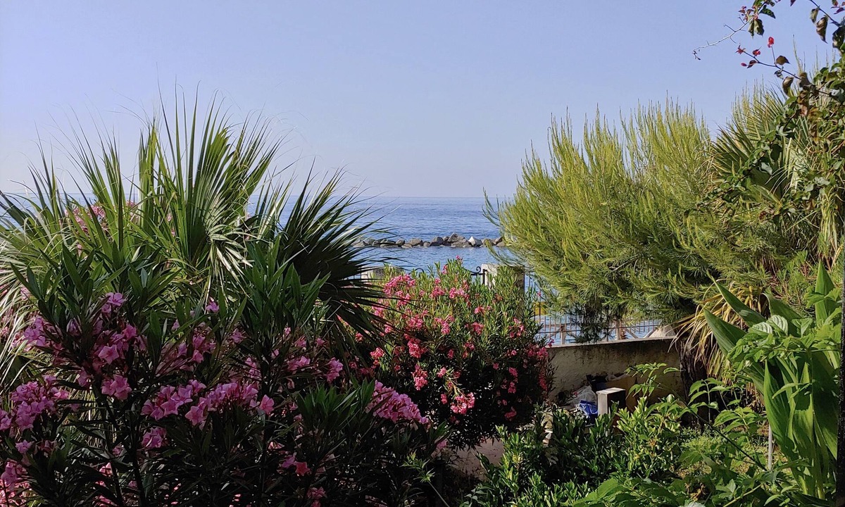 Scilla House | Beachfront townhouse