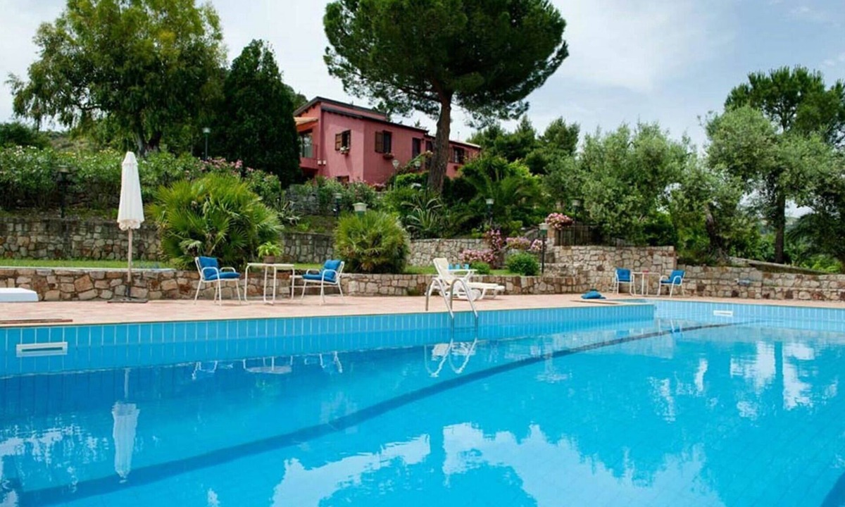 Collesano Villa | Beautiful apartment in villa with WIFI, A/C, pool, TV, patio and panoramic view, close to Cefalù