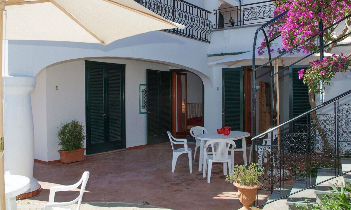 Casamicciola Terme Villa | Beautiful apartment in villa for 2 people with WIFI, TV, patio and parking