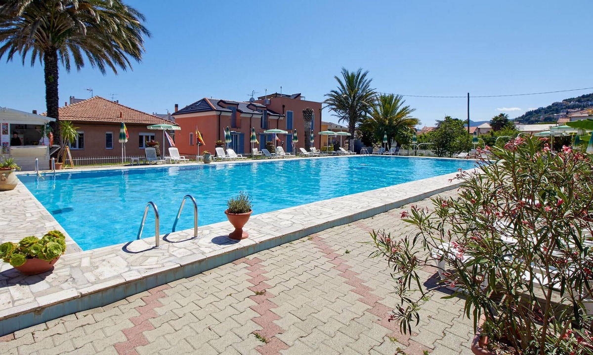 Pietra Ligure Apartment | Beautiful apartment in Pietra Ligure -SV- with swimming pool
