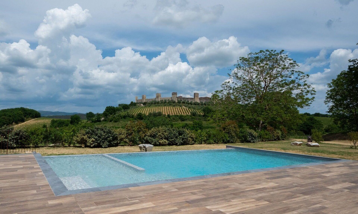 Monteriggioni Apartment | Beautiful apartment for 2 people with A/C, pool, WIFI, TV and pets allowed, close to Siena