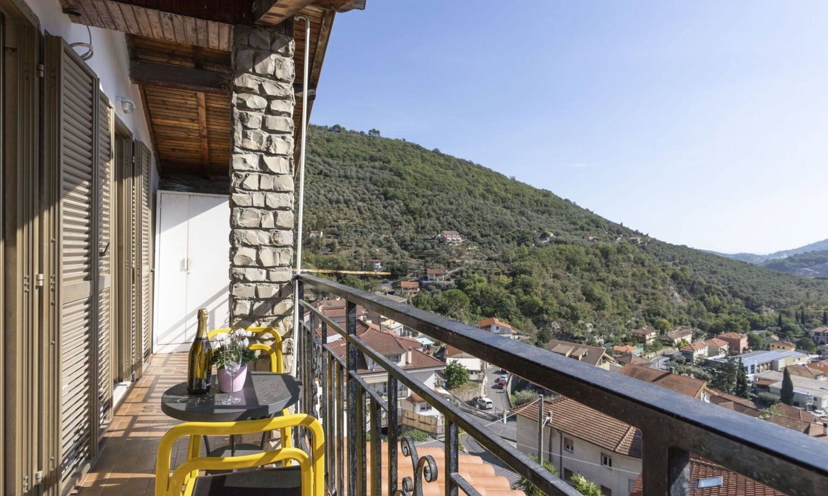 Pontedassio Apartment | Beautiful apartment for 5 guests with A/C, WIFI, TV and balcony