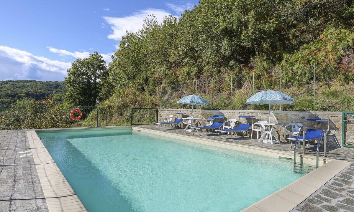 Villa Collemandina Villa | Beautiful apartment in villa for 4 guests with pool, WIFI, terrace and pets allowed