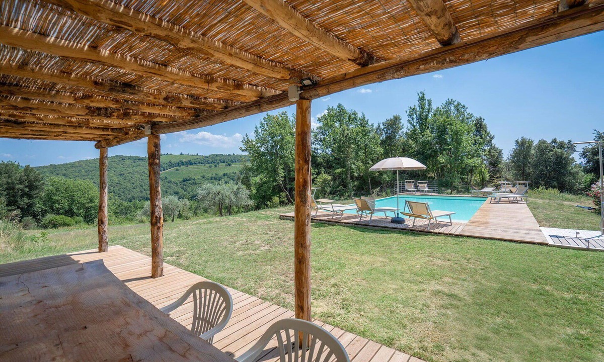 Poggibonsi Villa | Beautiful apartment in villa with WIFI, A/C, pool, TV, balcony, pets allowed, close to San Gimignano