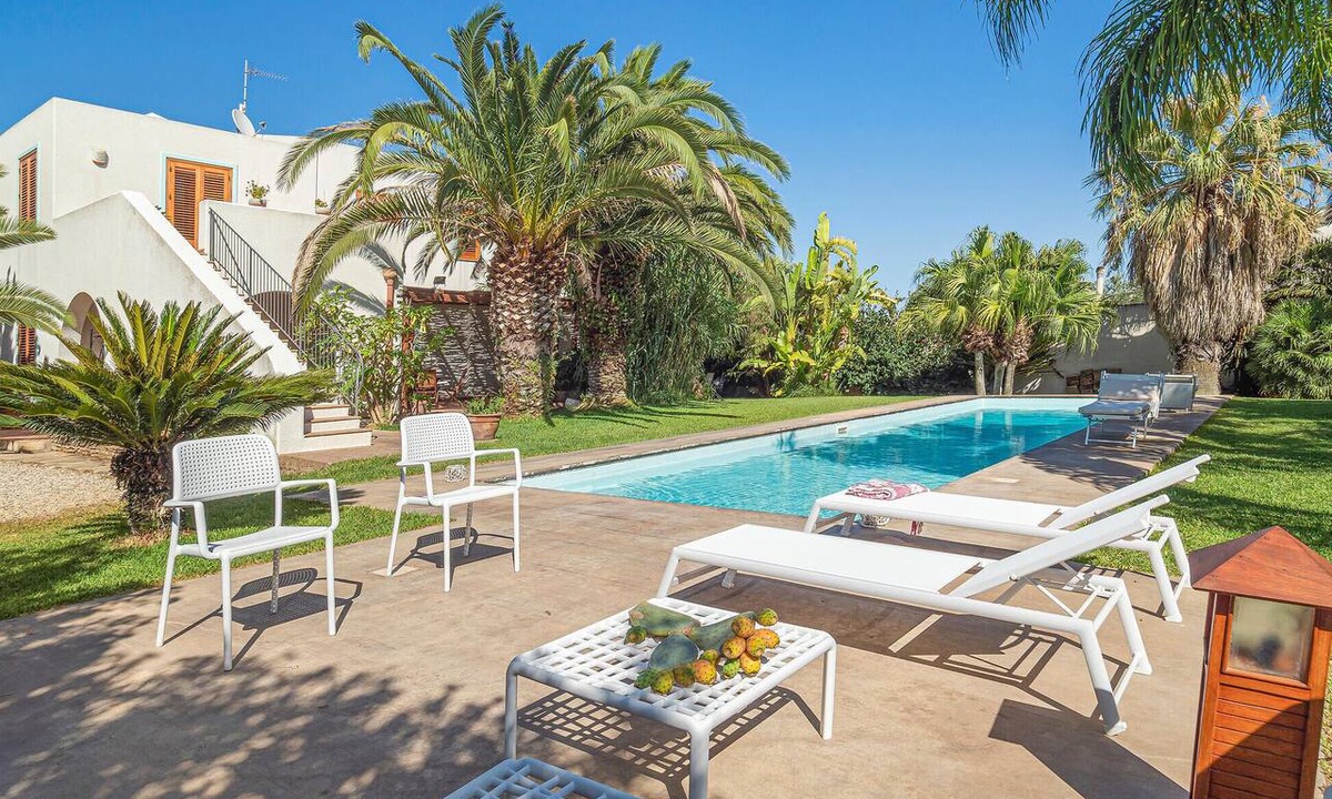 Contrada Fiori Sud House | Beautiful home in Menfi with private swimming pool, can be inside or outside