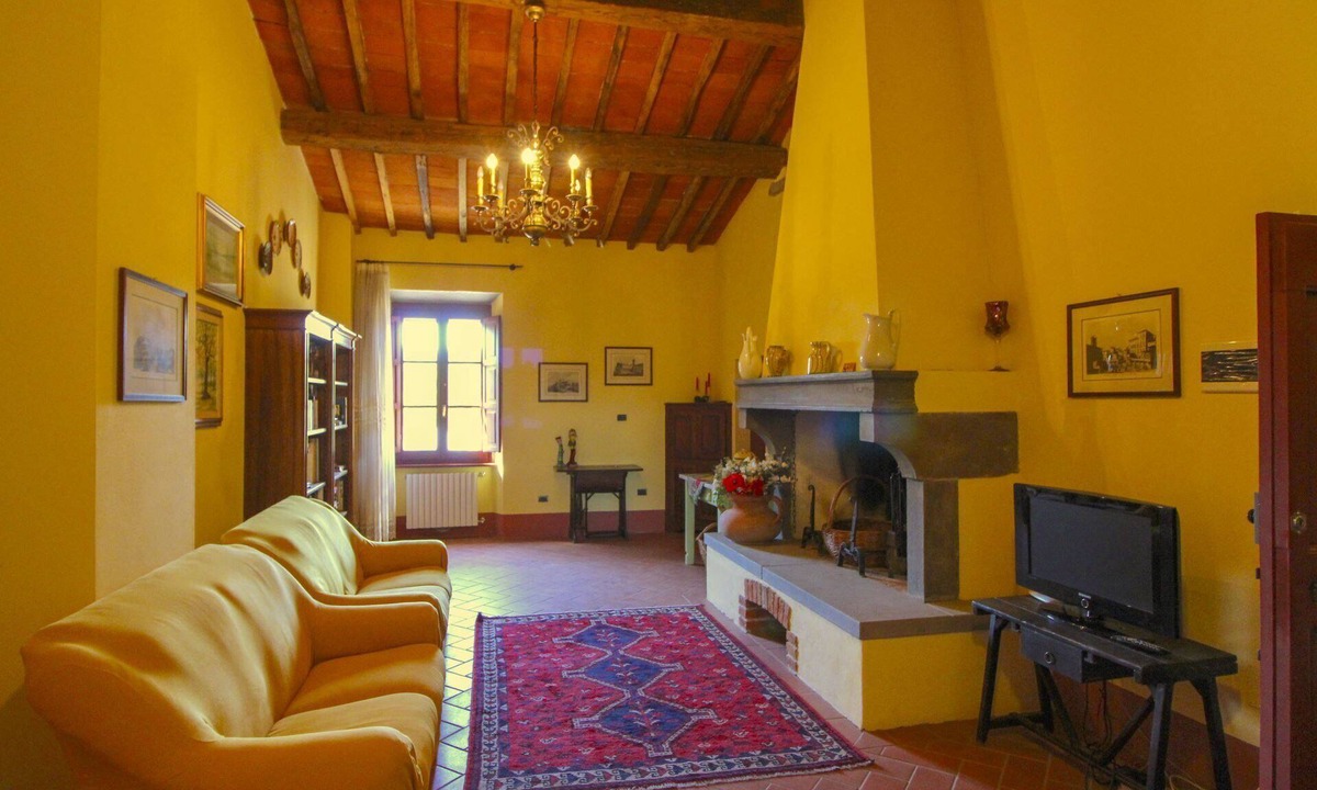 Le Piazze Villa | Beautiful private villa for 10 people with A/C, private pool, WIFI, TV and veranda, close to Cor.