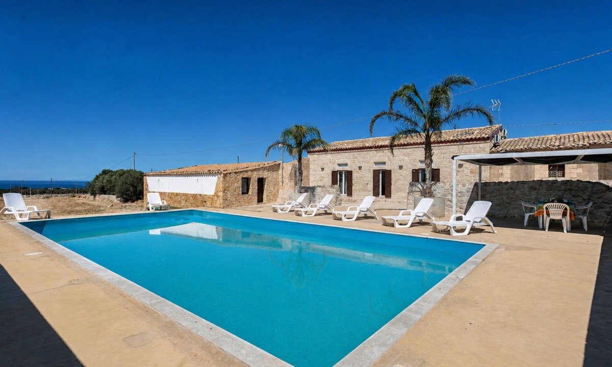 Santa Croce Camerina Villa | Beautiful private villa with A/C, private pool, WIFI, TV, patio, pets allowed and panoramic view