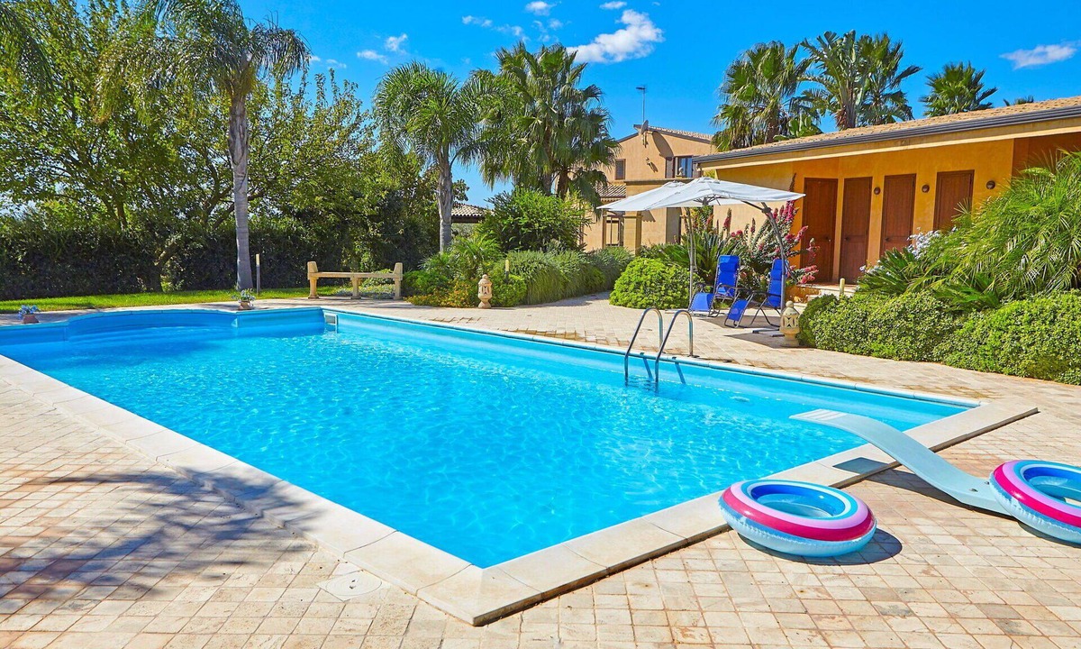 Castelvetrano Villa | Beautiful private villa with A/C, private pool, WIFI, TV, terrace, pets allowed and panoramic view
