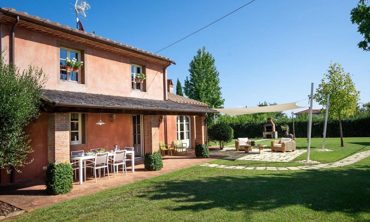 Colle di Compito Villa | Beautiful private villa for 6 guests with A/C, WIFI, private pool, TV and veranda, close to Lucca