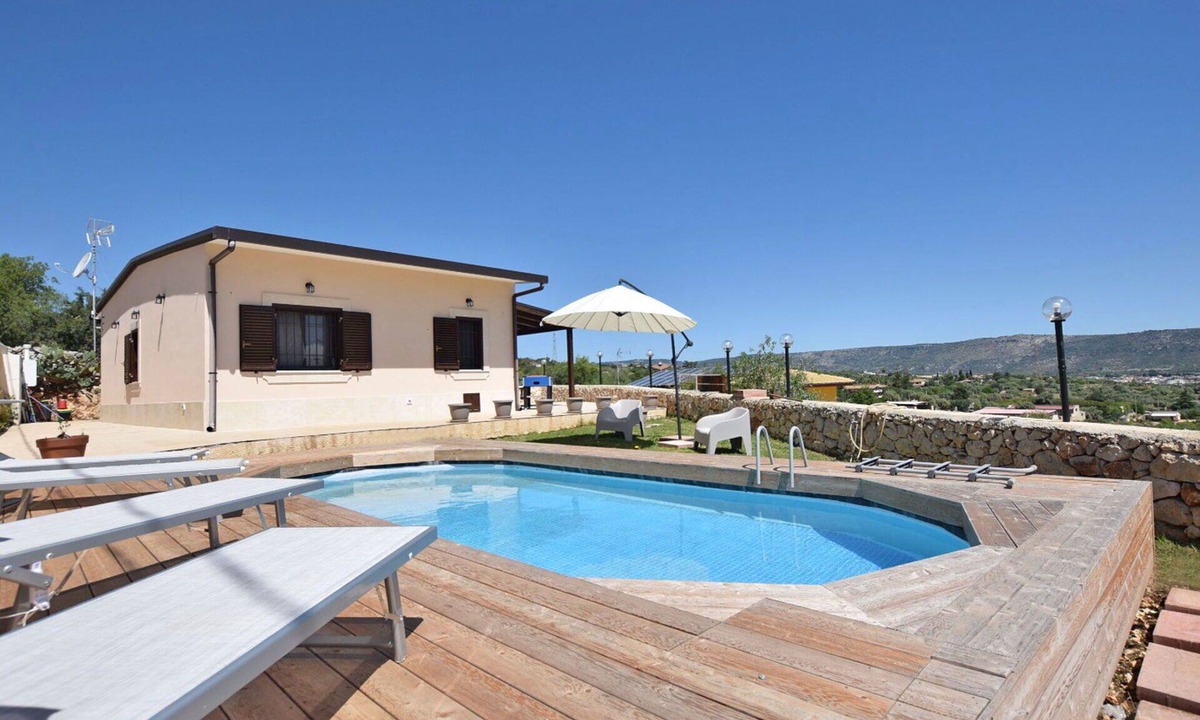 Floridia Villa | Beautiful private villa for 5 guests with A/C, WIFI, private pool, TV, terrace and panoramic view