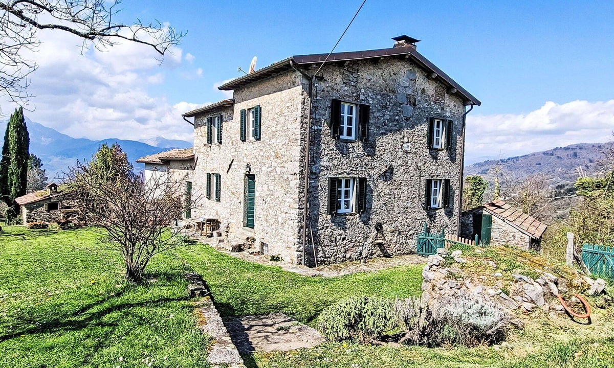Barga Villa | Beautiful private villa with WIFI, private pool, TV, terrace, pets allowed and panoramic view