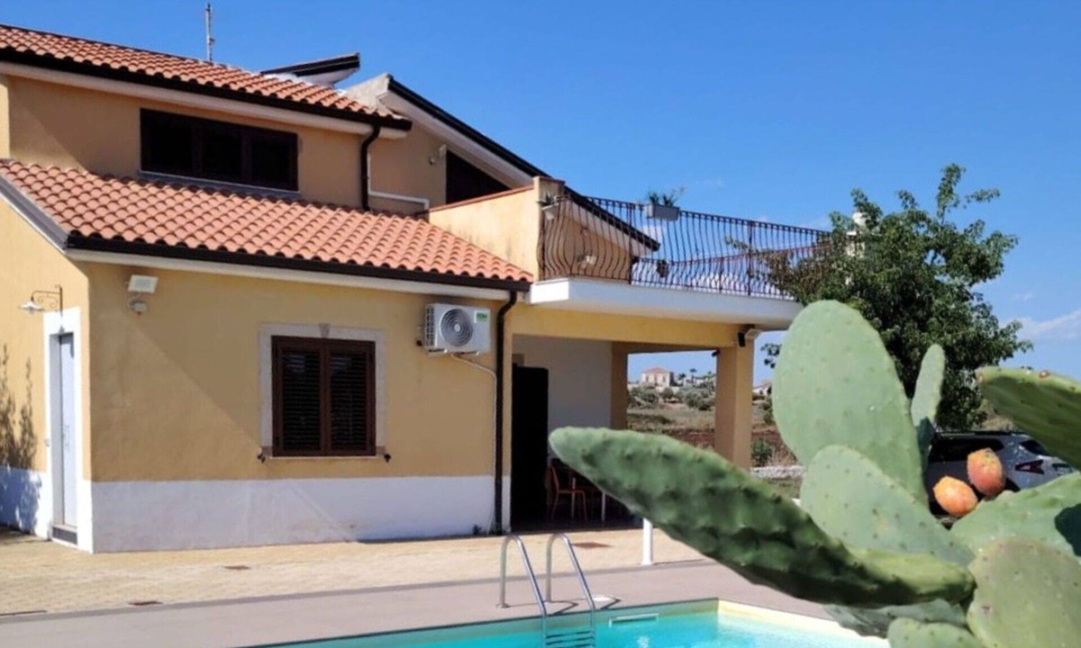Casa Papa House | Beautiful villa for 4 people with WIFI, A/C, private pool, TV and terrace