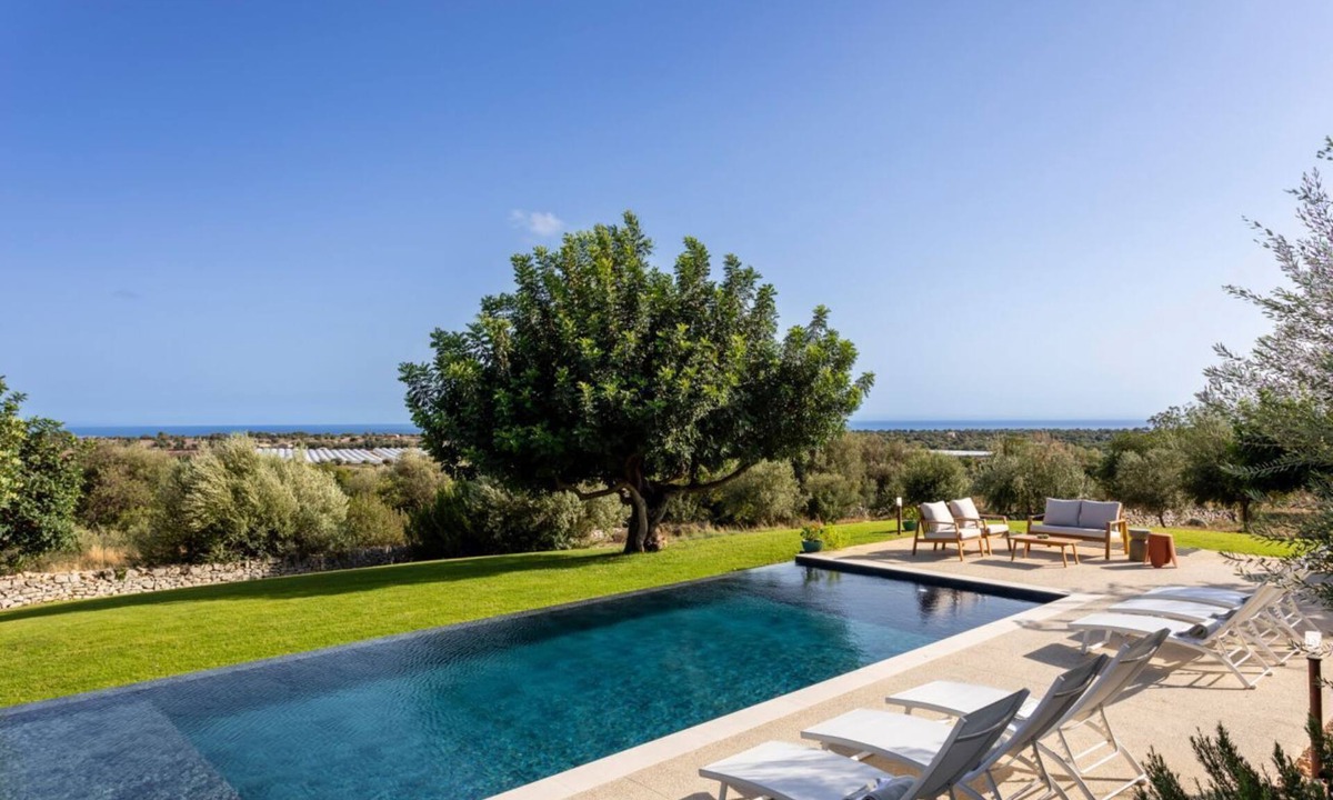 Casa Papa Villa | Beautiful villa with pool, jacuzzi and panoramic view of the countryside.