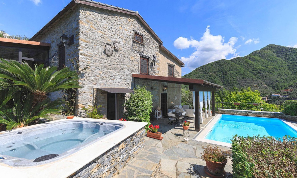 Recco Villa | Beautiful villa with pool and jacuzzi near the coast! - Villa Vescina