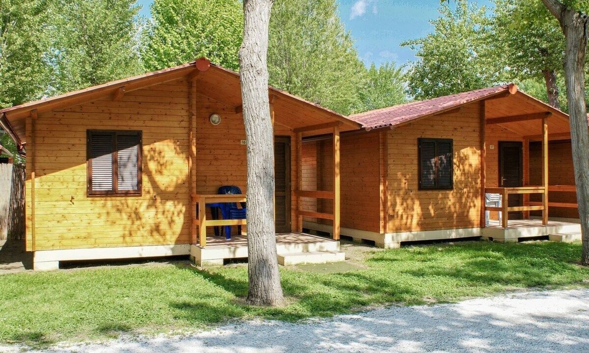 Ex Campo d'Aviazione House | Beautiful wooden house with veranda and close to the beach.