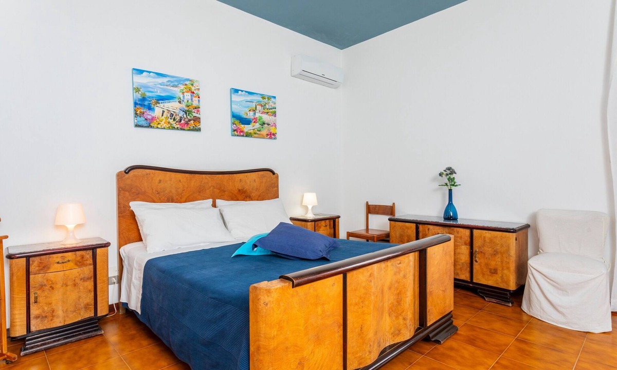 Aci Sant'Antonio Bed & Breakfast | Bed and Breakfast 'Carolea' with Shared Pool, Wi-Fi and Air Conditioning