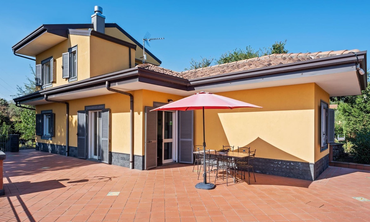 Piedimonte Etneo House | Belvilla by OYO Villa Melany