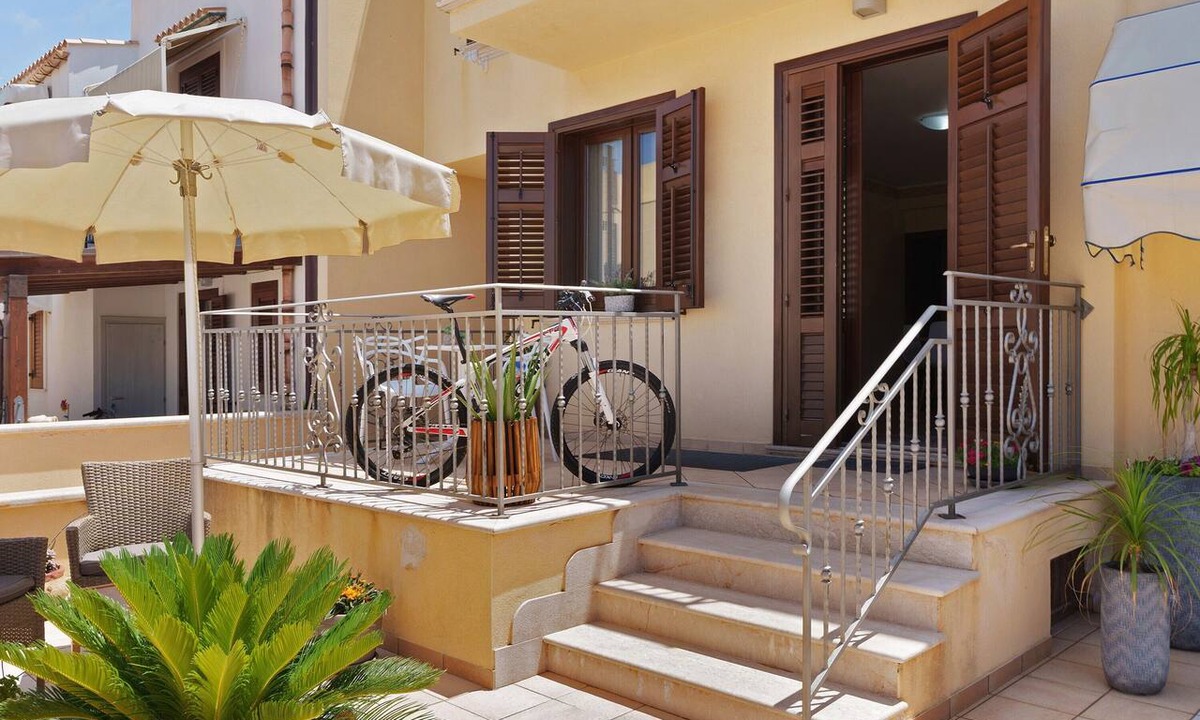San Vito Lo Capo Apartment | Bike Holiday Home Apartment with Mountain View, Wi-Fi, and Air Conditioning