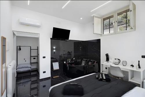 Mercato San Severino Bed & Breakfast | Black And White