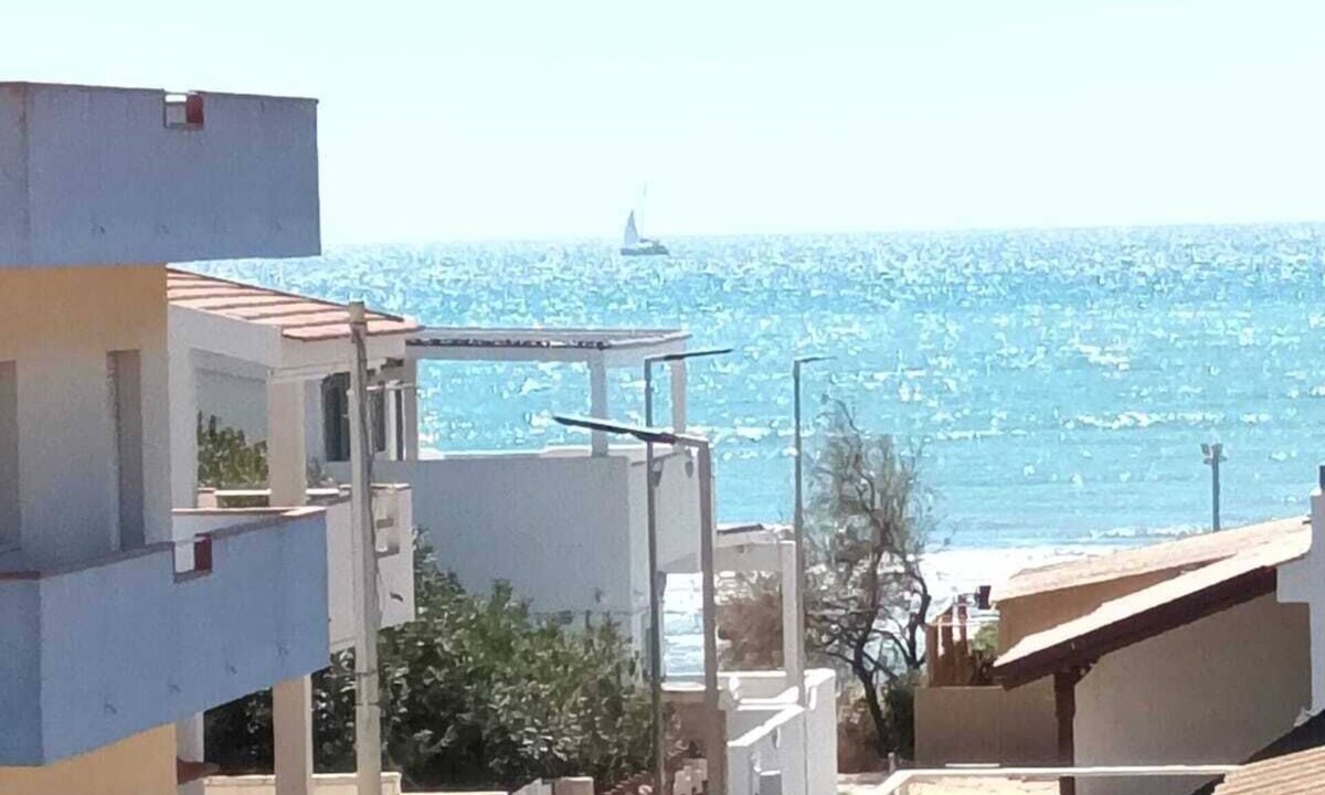 Punta Braccetto Apartment | Blue Sea Apartment, cozy apartment a few meters from the sea.