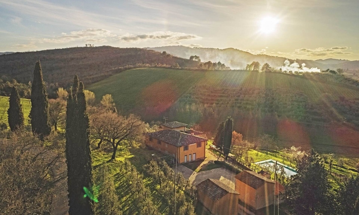Bucine House | Bòggina, Petrolo winery.Exclusive farmstay with pool and garden.Walk to village.