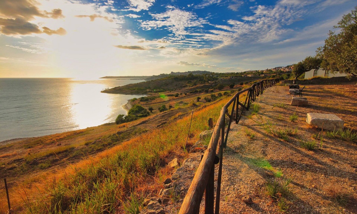 Sciacca Apartment | Bongiovi Houses - App. Yellow - 2 min from the beach, with garden and sea view