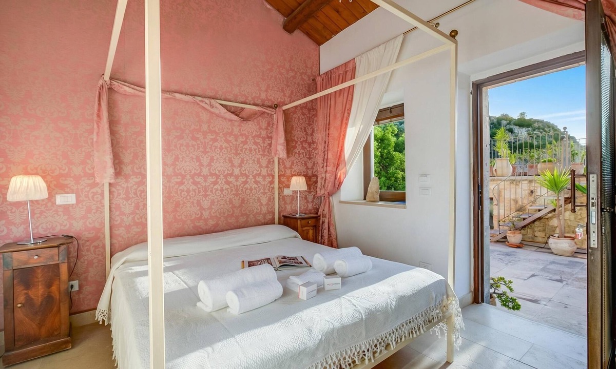 Scicli Hotel | Borgo Hedone - Fragola & Limone, Scicli, Italy