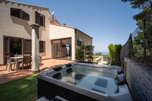 Cefalu Villa | Breathtaking Sea Views & Jacuzzi in Cefalù
