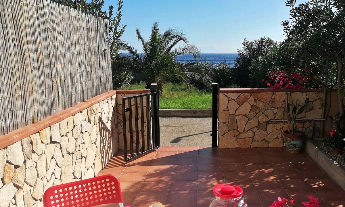 Santa Teresa di Riva House | Brezza Marina - Holiday home facing the sea
