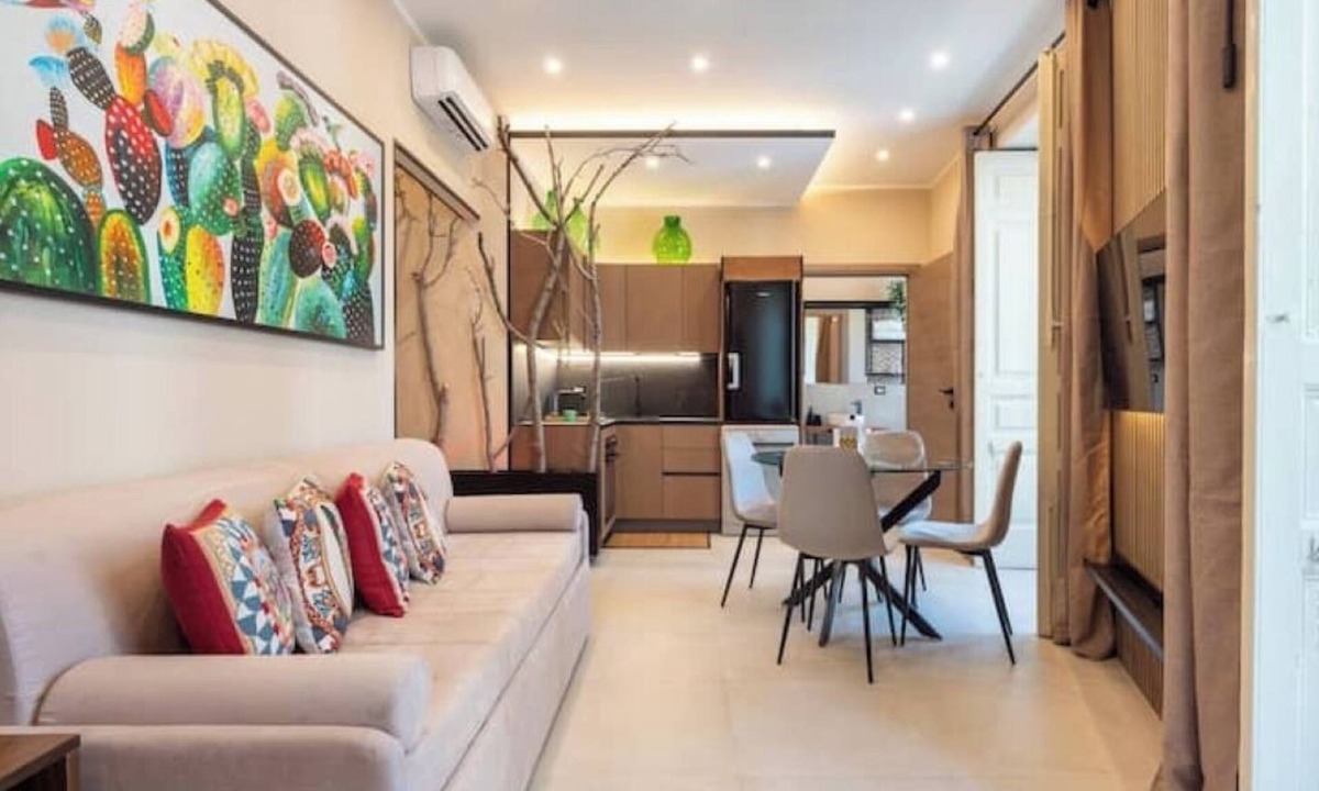 Catania City Centre Apartment | Bright Apartment with Balcony in the Heart of the Old Town