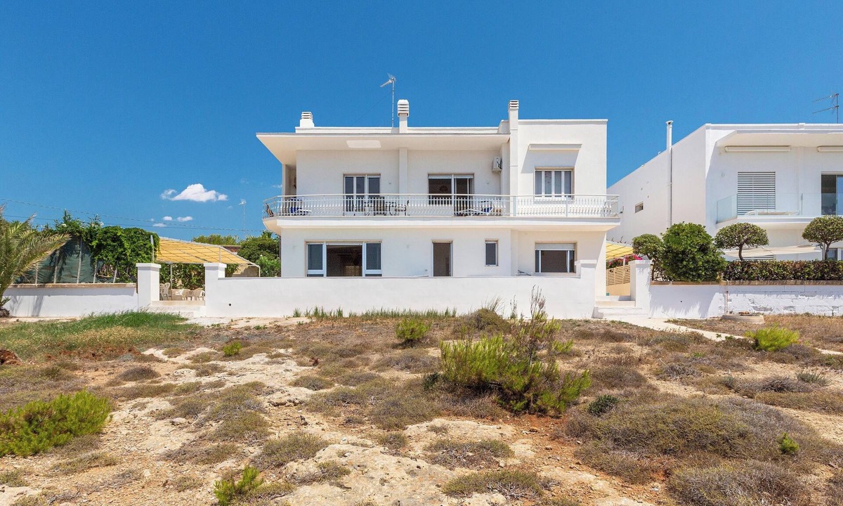 Torre Suda House | Canto delle Onde by BarbarHouse