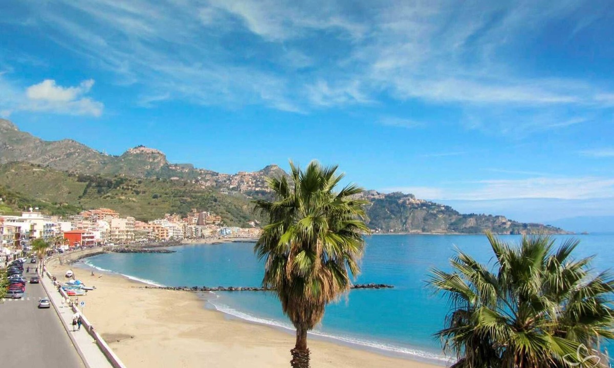 Giardini Naxos Villa | CASA 'A MARINA garden and beach villa a stone's throw from the sea