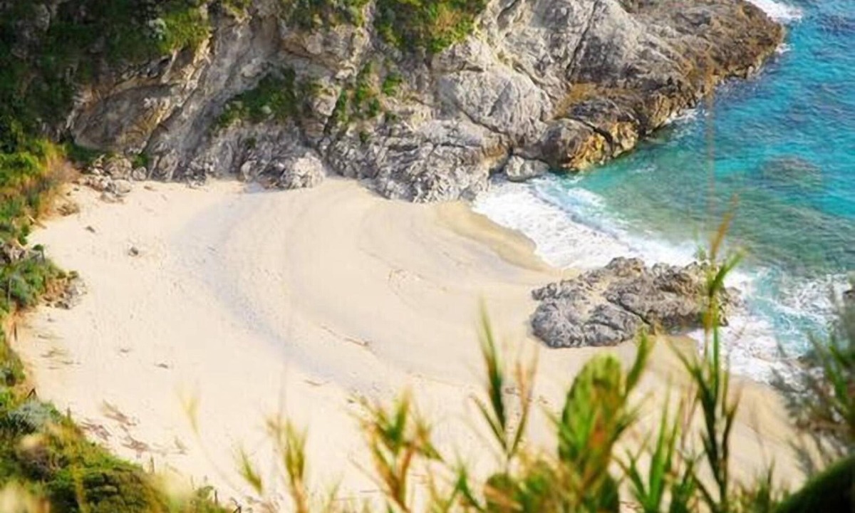 Ricadi House | Casa Antonia, for 4 people, with sea view and access to the beach