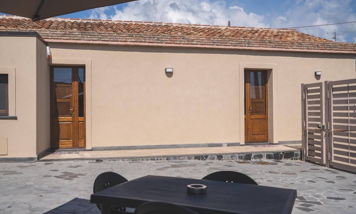 Santa Venerina House | Casa Badia, relaxation between Etna and the sea with swimming pool and comfort for every stay.