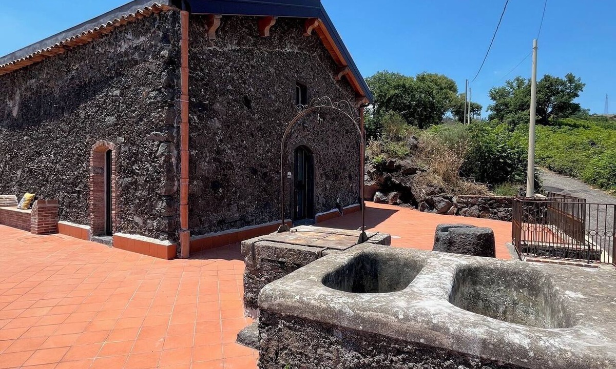 Mascali House | Casa Naxos: Holiday home, 3 bedrooms, kitchen, 2 baths, terrace & vineyard