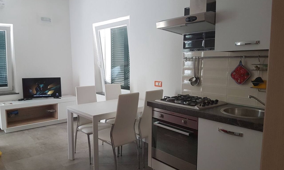 Lacco Ameno Apartment | Casa nel cuore di Lacco Ameno: a piedi alle terme Negombo, mare e ristoranti